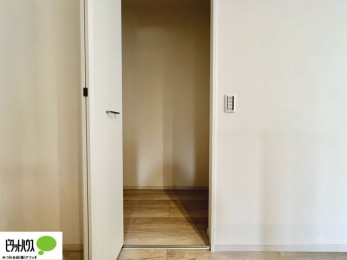 ���̑��@�H���i��ۊǂ�����A�L�b�`���p�i�����[�ł���֗��ȃp���g���[�B