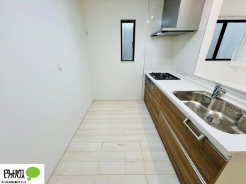 �L�b�`���@�{�H��ʐ^�@�V�z�Ȃ�ł͂̃s�J�s�J�̃L�b�`���͖����̂��������y�������Ă���܂��ˁB