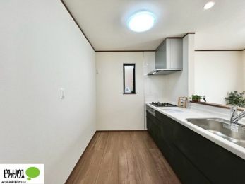 �L�b�`���@�{�H��ʐ^�@�V�z�Ȃ�ł͂̃s�J�s�J�̃L�b�`���͖����̂��������y�������Ă���܂��ˁB