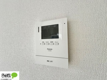 ���̑��@�{�H��ʐ^�@������Ԃ����S��TV���j�^�[�t���C���^�[�z��