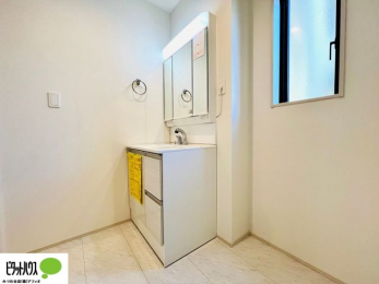 ���ʑ�E���ʏ��@�{�H��ʐ^�@�O�ʋ��̗���A�V���N���ȂǑ������[��������A�L�X�Ƃ������ʉ��ϑ�ł��B