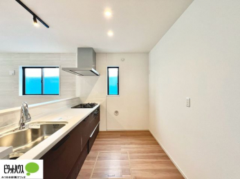 �L�b�`���@�{�H��ʐ^�@�V�z�Ȃ�ł͂̃s�J�s�J�̃L�b�`���͖����̂��������y�������Ă���܂��ˁB