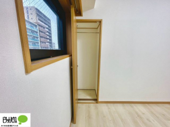 �o���R�j�[�@���ꂼ��̂������Ɏ��[�X�y�[�X������̂Ńv���C�x�[�g�ȉו����g�߂ɒu�����Ƃ��ł��܂��B