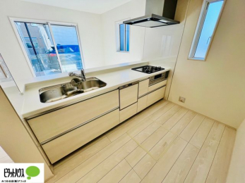 �L�b�`���@�{�H��ʐ^�@�V�z�Ȃ�ł͂̃s�J�s�J�̃L�b�`���͖����̂��������y�������Ă���܂��ˁB