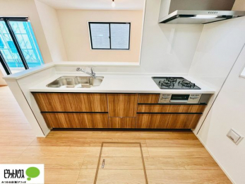 �L�b�`���@�{�H��ʐ^�@�V�z�Ȃ�ł͂̃s�J�s�J�̃L�b�`���͖����̂��������y�������Ă���܂��ˁB