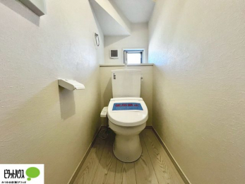 �g�C���@�{�H��ʐ^�F1�E2�K�E�H�V�����b�g�g�C�������B