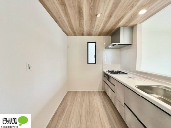 �L�b�`���@�{�H��ʐ^�@�V�z�Ȃ�ł͂̃s�J�s�J�̃L�b�`���͖����̂��������y�������Ă���܂��ˁB
