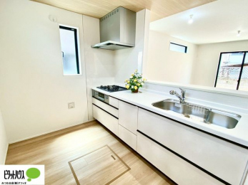�L�b�`���@�{�H��ʐ^�@�V�z�Ȃ�ł͂̃s�J�s�J�̃L�b�`���͖����̂��������y�������Ă���܂��ˁB