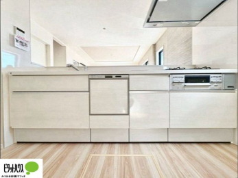 �L�b�`���@�{�H��ʐ^�F�V�z�Ȃ�ł͂̃s�J�s�J�̃L�b�`���͖����̂��������y�������Ă���܂��ˁB