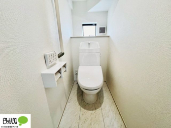 �g�C���@�{�H��ʐ^�F1�E2�K�E�H�V�����b�g�g�C�������B
