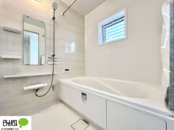 �����@�����̔�������Ă����o�X���[���͍L�X�������B�x���͂��q�l�ƈꏏ�ɗV�тȂ������܂��ˁB