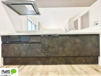 �L�b�`���@�{�H��ʐ^�@�V�z�Ȃ�ł͂̃s�J�s�J�̃L�b�`���͖����̂��������y�������Ă���܂��ˁB