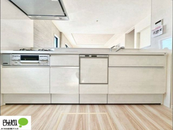 �L�b�`���@�{�H��ʐ^�F�V�z�Ȃ�ł͂̃s�J�s�J�̃L�b�`���͖����̂��������y�������Ă���܂��ˁB