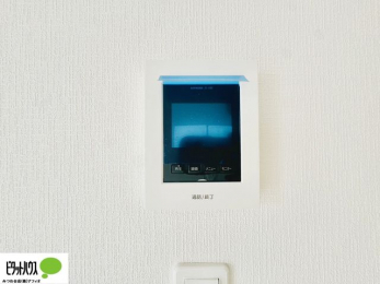 ���̑��@�{�H��ʐ^�@������Ԃ����S��TV���j�^�[�t���C���^�[�z��