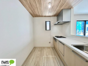 �L�b�`���@�{�H��ʐ^�@�V�z�Ȃ�ł͂̃s�J�s�J�̃L�b�`���͖����̂��������y�������Ă���܂��ˁB