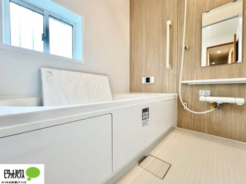 �����@�����̔�������Ă����o�X���[���͍L�X�������B�x���͂��q�l�ƈꏏ�ɗV�тȂ������܂��ˁB