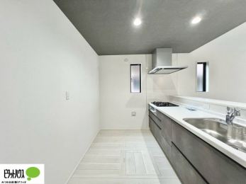 �L�b�`���@�{�H��ʐ^�@�V�z�Ȃ�ł͂̃s�J�s�J�̃L�b�`���͖����̂��������y�������Ă���܂��ˁB