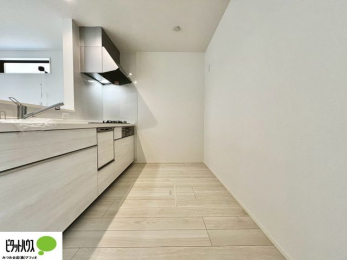 �L�b�`���@�{�H��ʐ^�@�V�z�Ȃ�ł͂̃s�J�s�J�̃L�b�`���͖����̂��������y�������Ă���܂��ˁB