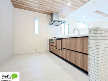 �L�b�`���@�V�z�Ȃ�ł͂̃s�J�s�J�̃L�b�`���͖����̂��������y�������Ă���܂��ˁB
