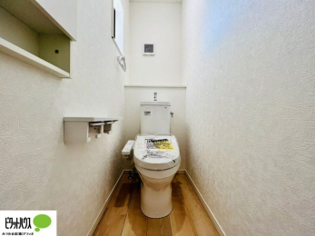 �g�C���@�{�H��ʐ^�@1�E2�K�E�H�V�����b�g�g�C�������B