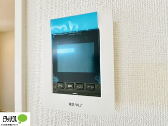 ���̑��@�{�H��ʐ^�@������Ԃ����S��TV���j�^�[�t���C���^�[�z��