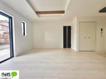 ���̑��@�傫�ȑ�����ۓI�ȃ��r���O�́A�������邢��C�ɂ��Ă���܂��ˁB