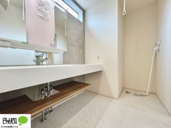 ���ʑ�E���ʏ��@�{�H��ʐ^�@�O�ʋ��̗���A�V���N���ȂǑ������[��������A�L�X�Ƃ������ʉ��ϑ�ł��B