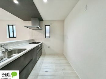 �L�b�`���@�{�H��ʐ^�@�V�z�Ȃ�ł͂̃s�J�s�J�̃L�b�`���͖����̂��������y�������Ă���܂��ˁB