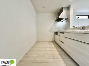 �L�b�`���@�{�H��ʐ^�@�V�z�Ȃ�ł͂̃s�J�s�J�̃L�b�`���͖����̂��������y�������Ă���܂��ˁB