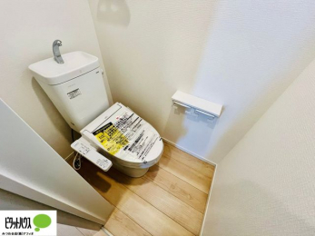 �g�C���@�{�H��ʐ^�F1�E2�K�E�H�V�����b�g�g�C�������B