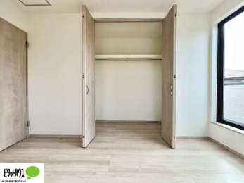 ���[�@���ꂼ��̂������Ɏ��[�X�y�[�X������̂Ńv���C�x�[�g�ȉו����g�߂ɒu�����Ƃ��ł��܂��B