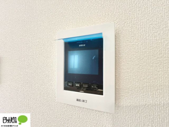 �O�ώʐ^�@������Ԃ����S��TV���j�^�[�t���C���^�[�z��
