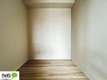 ���[�@�E�H�[�N�C���N���[�[�b�g�͂��m�������[����̂͂������A���s�o�b�N�Ȃǂ̑傫�ȉו������[���Ă����̂ɂ��֗��ł��B